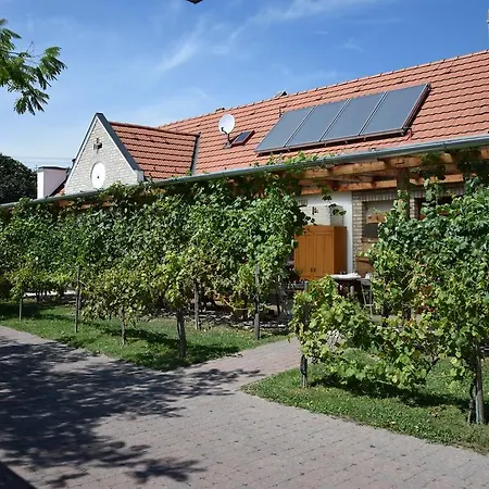 Luca Haza Konukevi Feketeerdo