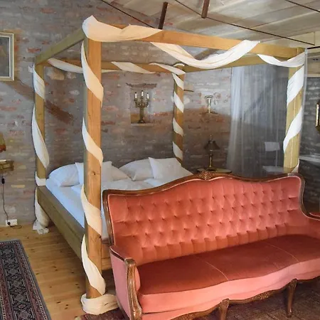 Konukevi Luca Haza 4*